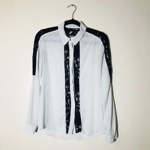 Black and white Button-up Blouse. ⚫️⚪️